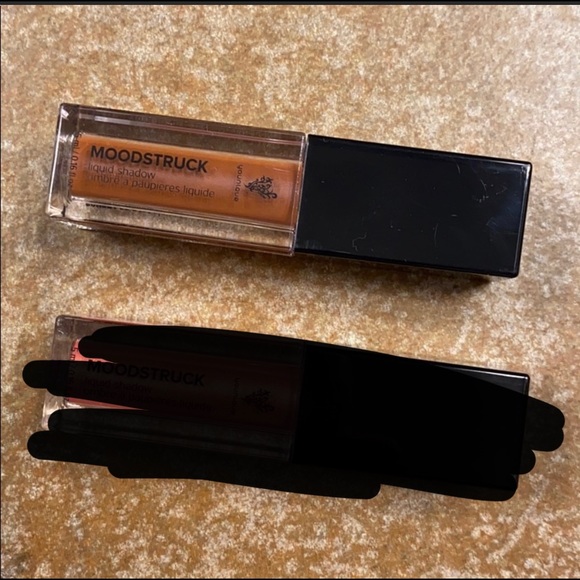 Younique Accessories - Younique Moodstruck Liquid Shadow Willed